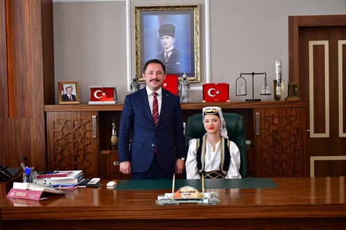 Kaymakamımız Sayın Ercan Kayabaşı 23 Nisan Ulusal Egemenlik ve Çocuk Bayramı Ziyareti