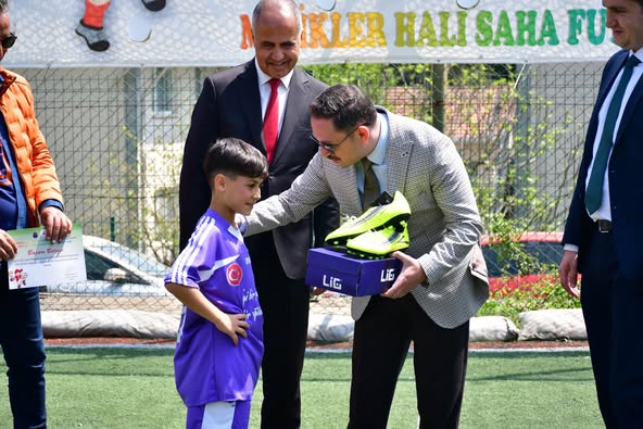 Kaymakamımız Sayın Ercan Kayabaşı Biga Fatih İlkokulunda Düzenlenen İlkokullar Arası Futbol Turnuvası Final Maçı’na Katıldı