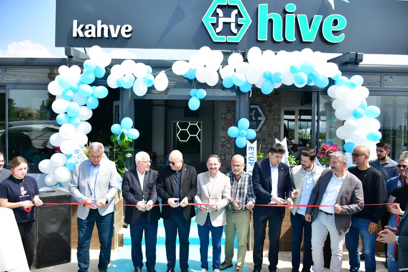 Kaymakamımız Sayın Ercan Kayabaşı Hizmete Açılan Hive Kahve & Sofra İsimli İş Yerinin Açılış Törenine Katıldı