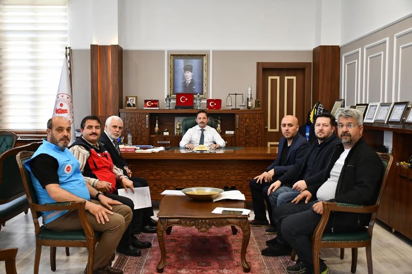 Kaymakamımız Sayın Ercan KAYABAŞI Başkanlığında 2025 Yılı Kurban Hizmetleri Komisyonu Toplantısı Gerçekleştirildi