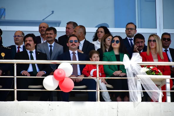 Kaymakamımız Sayın Ercan Kayabaşı Sayın Hanımefendi Nigar Kayabaşı İle Birlikte 19 Mayıs Atatürk’ü Anma, Gençlik ve Spor Bayramına Katıldı