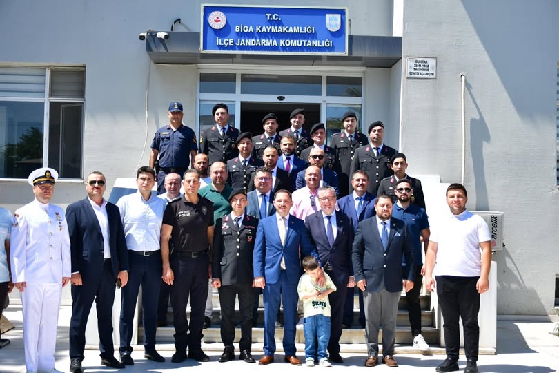 Kaymakamımız Sayın Ercan Kayabaşı Biga İlçe Jandarma Komutanlığını Ziyaret Ederek Kahraman Jandarmamızın Bayramını Kutladı