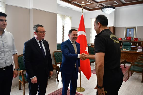Kaymakamımız Sayın Ercan Kayabaşı Kurban Bayramı Vesilesiyle Biga Kaymakamlığında İlçe Protokolümüz İle Bayramlaştı